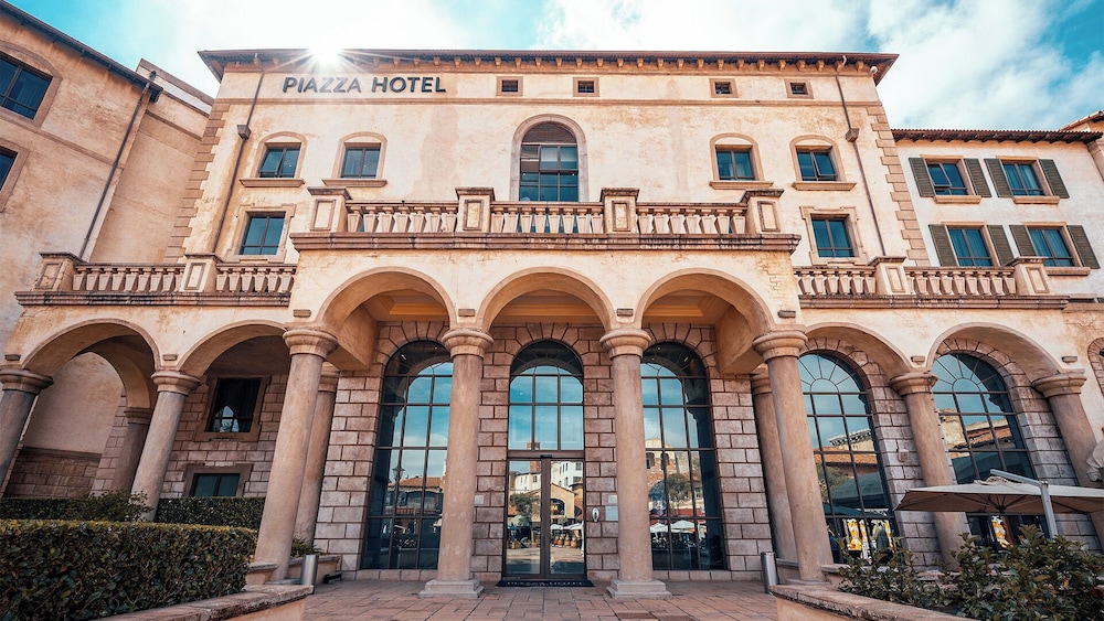 Sunsquare Montecasino 9/66