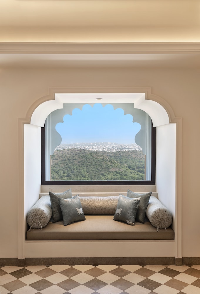 Aurika Udaipur - Luxury by Lemon Tree Hotels 20/50
