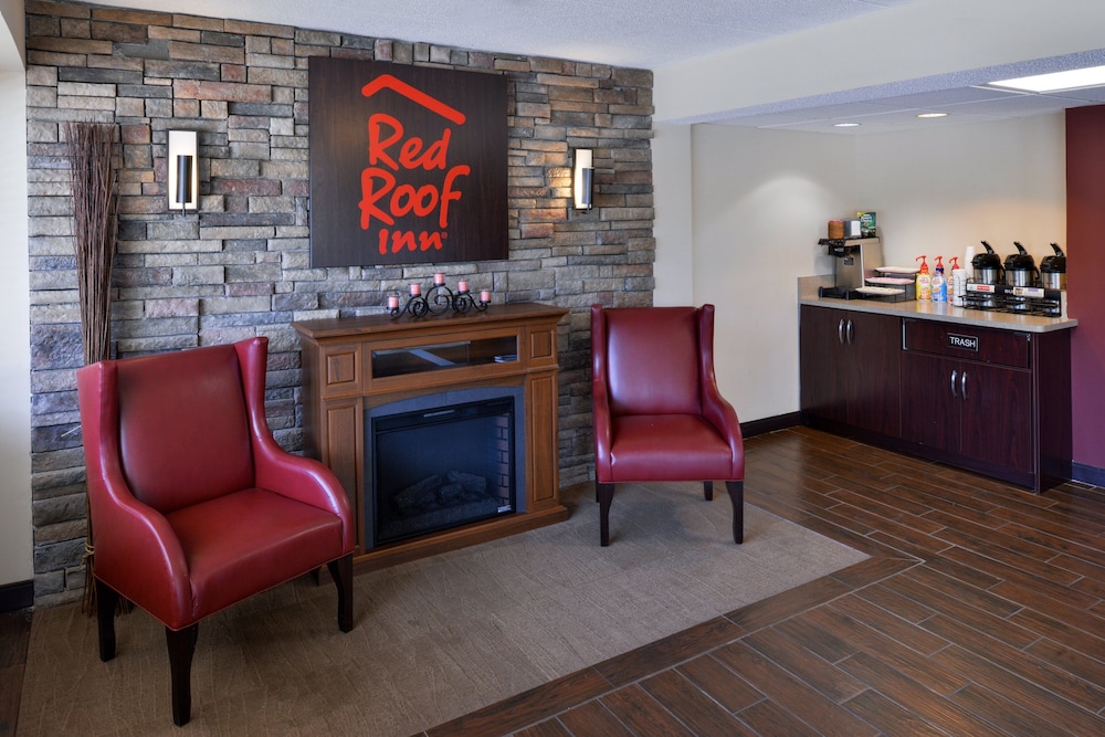 Super 8 by Wyndham Deerfield/Northbrook 18/23