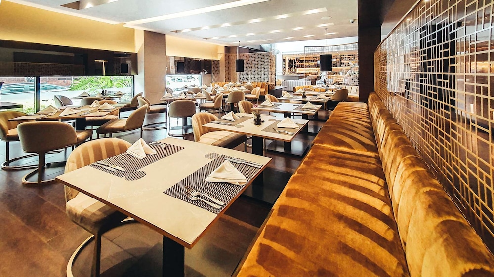 Hotel 93 Luxury Residences 56/69