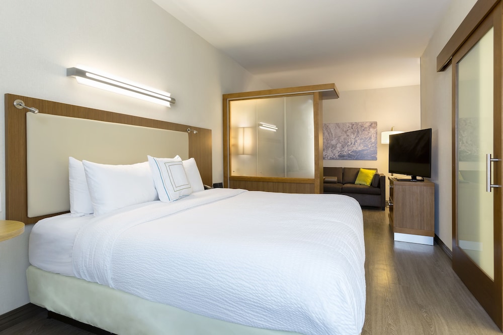 SpringHill Suites Orange Beach at The Wharf 17/66