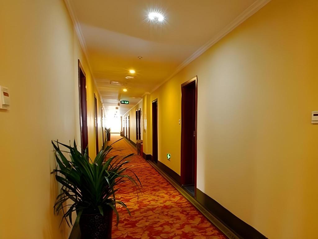 Greentree Inn Zhenjiang Science And Technology University Youth Square Express Hotel 33/41