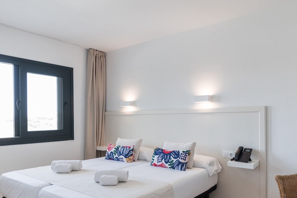 Beach Club Aparthotel 11/40
