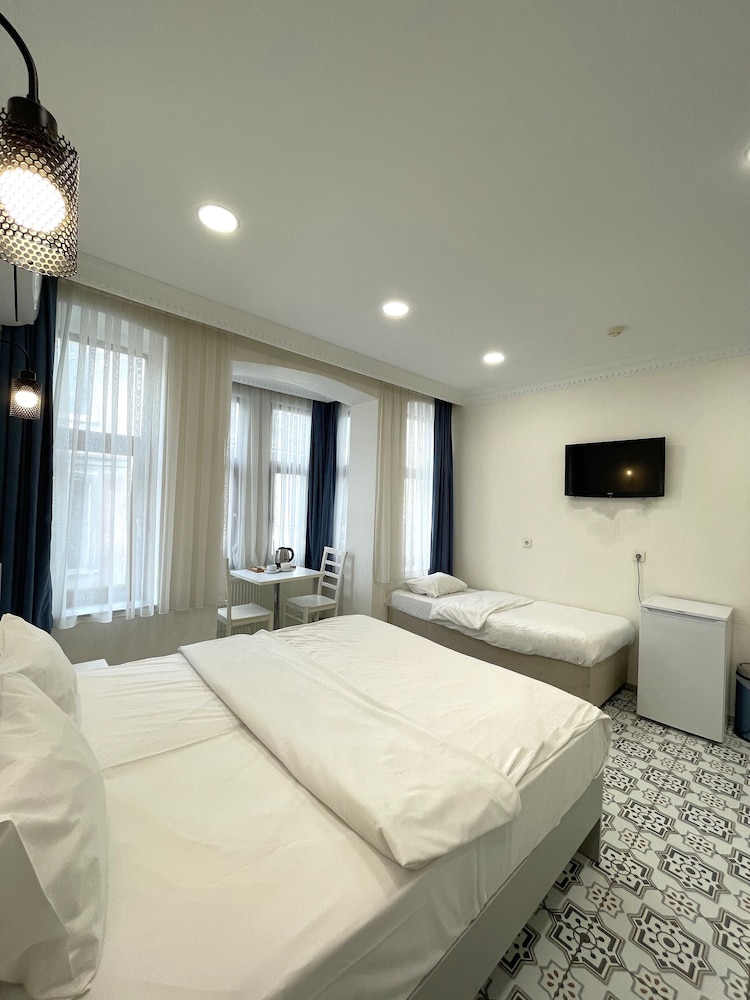 SUPERIOR, DOUBLE OR TWIN BED, CITY VIEW, BALCONY