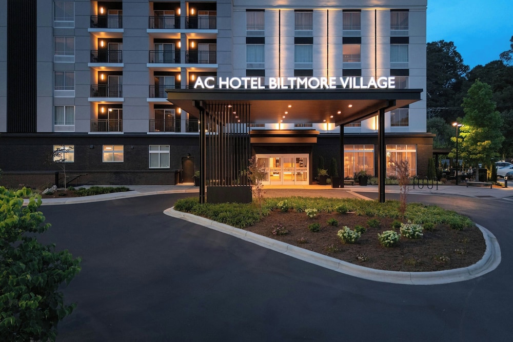 Holiday Inn & Suites Asheville-Biltmore Village Area 2/70