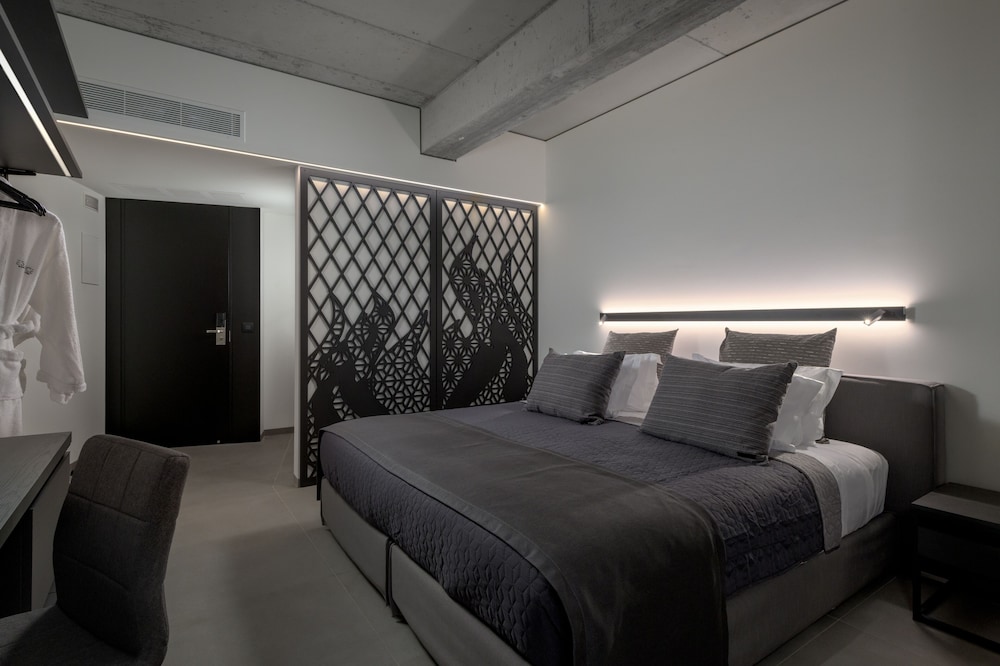 Essence Suites Rhodes 3/32