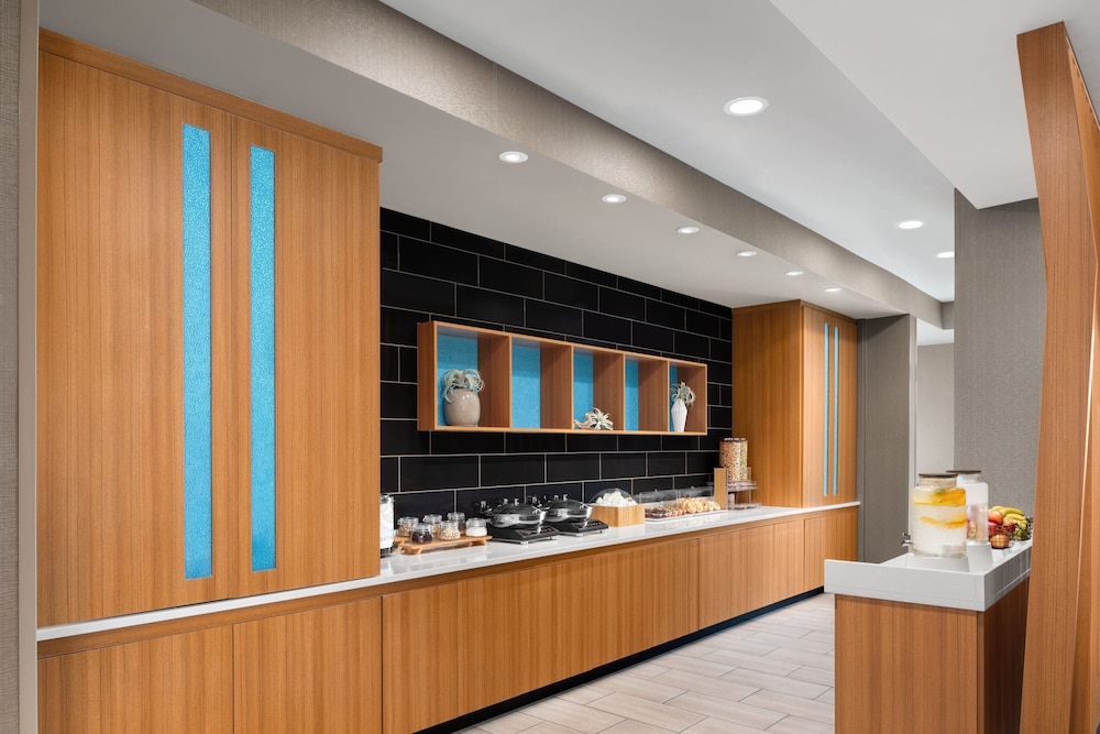 Springhill Suites By Marriott Roanoke North 11/26