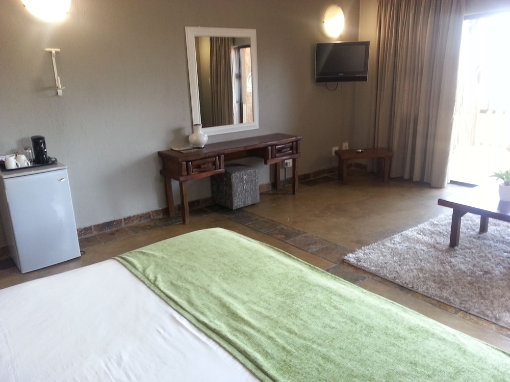 Ebundu Lodge 8/79