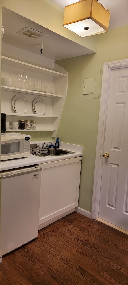 Incentra Village Guest House 7/50