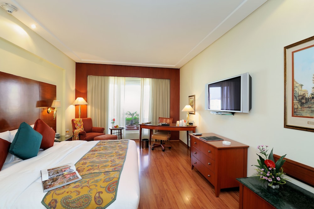 THE LALIT MUMBAI 12/67