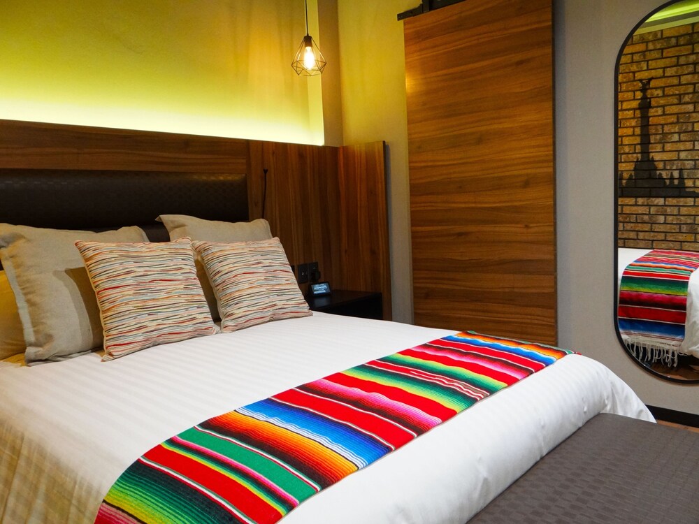 Cadillac Hotel Boutique 20/50