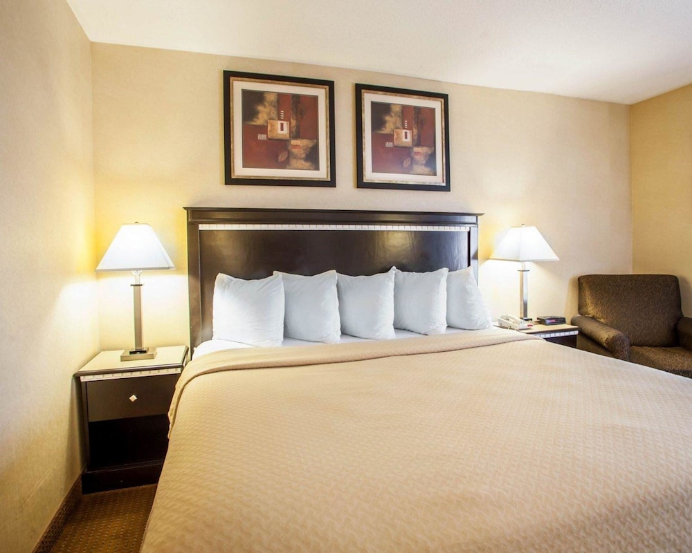 Quality Inn Aurora Naperville Area 11/41