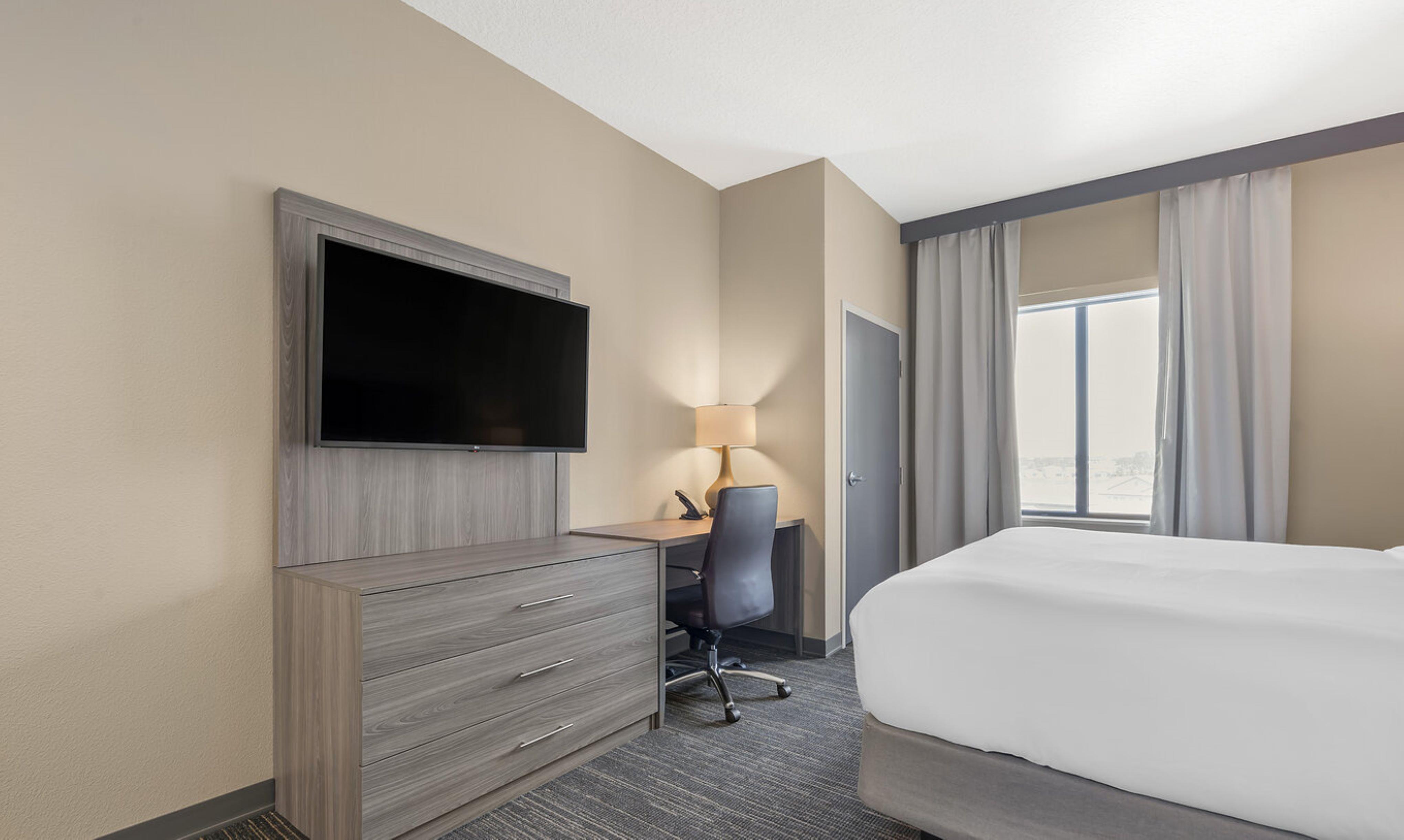 غرفة كلاسيكية بإطلالة، Pestana Orlando Suites Lake Buena Vista 2/3
