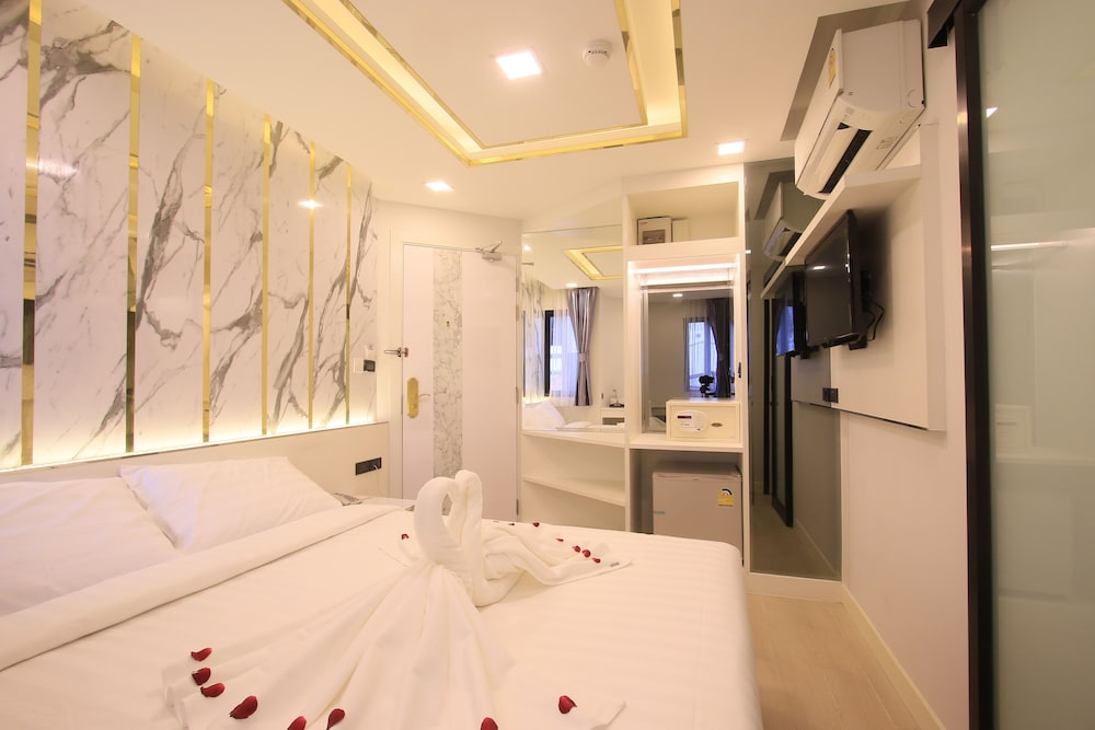 Pratunam Atrium Hotel 43/44