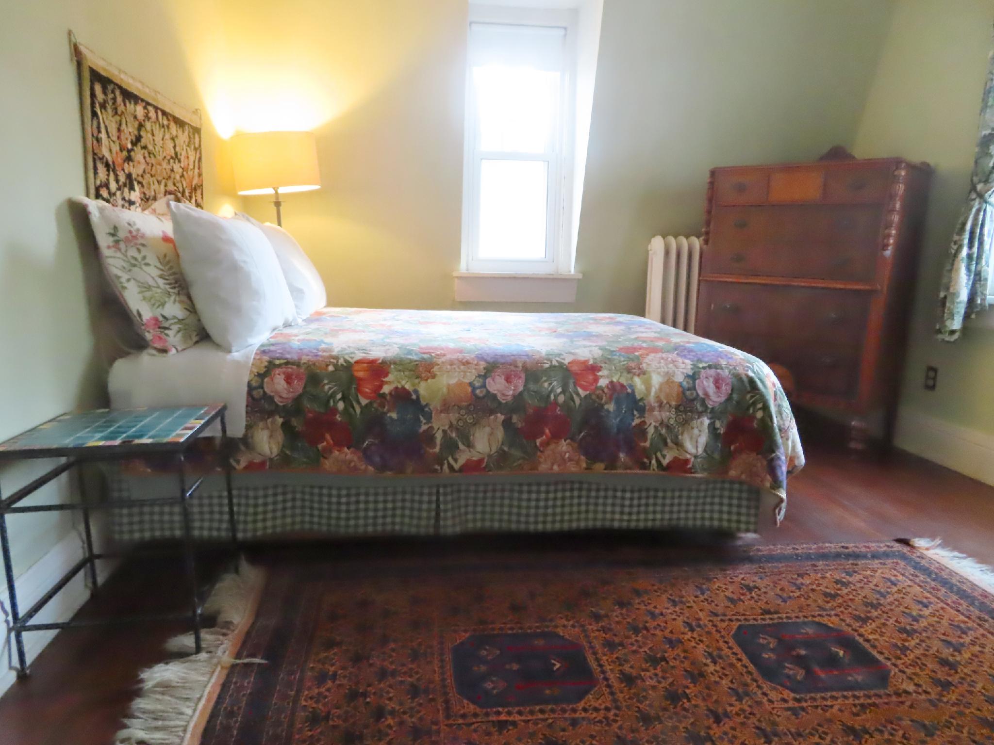 Green, Double Bed, Garden View, Shared Bathroom