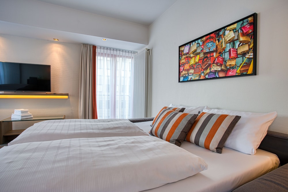 Kommerzhotel Koln 20/49