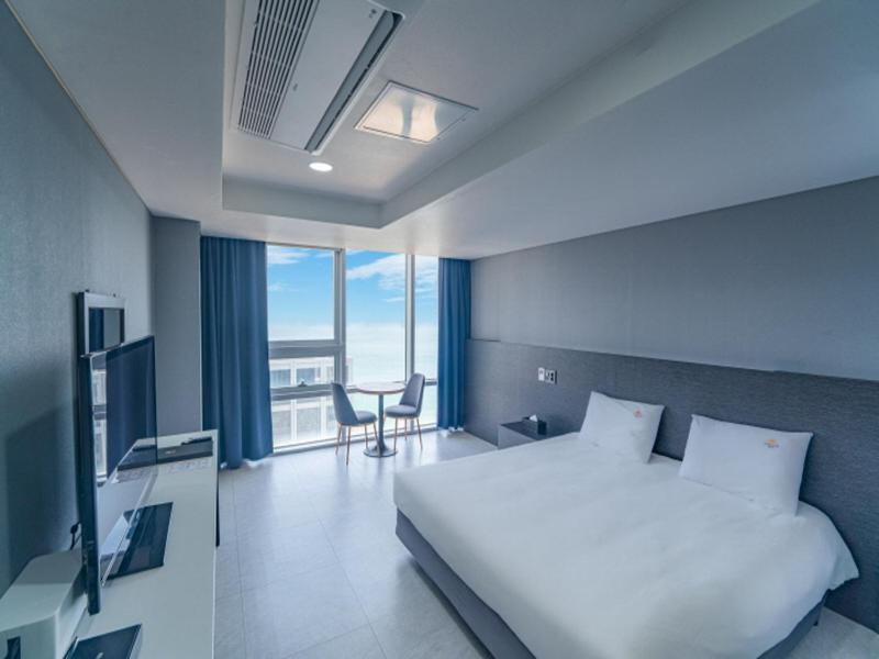 Deluxe, King Bed, Ocean View, Middle Floor