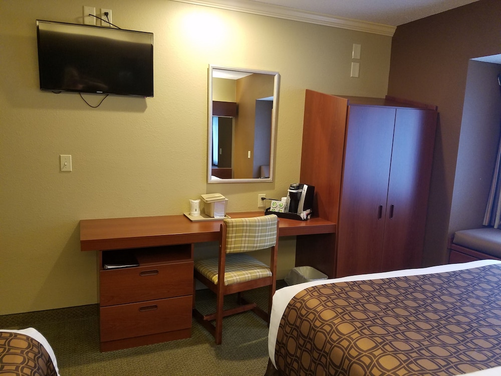 Microtel Inn and Suites Dover 11/36