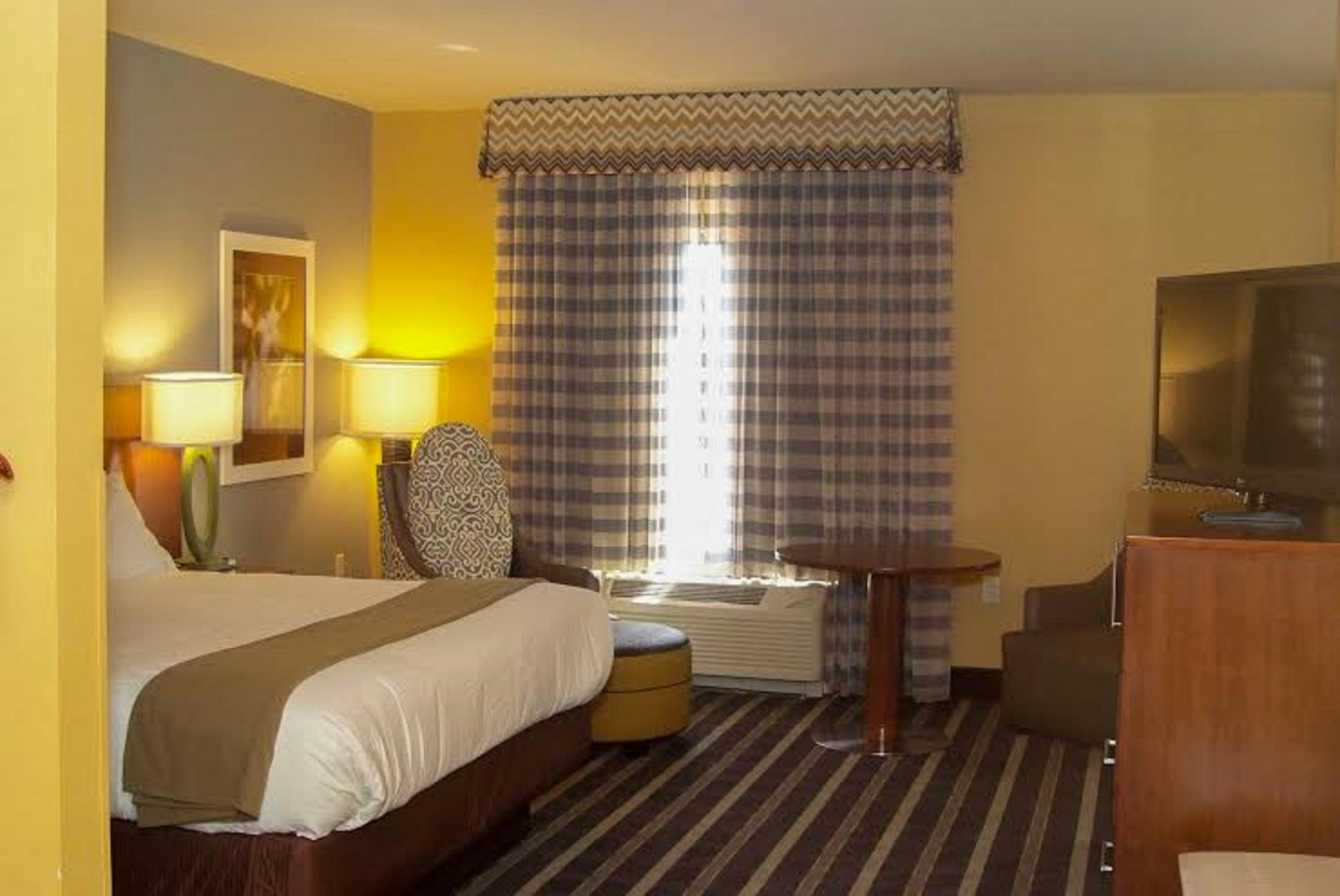 Holiday Inn Express Hotel and Suites Perry-National Fairground Area 34/68