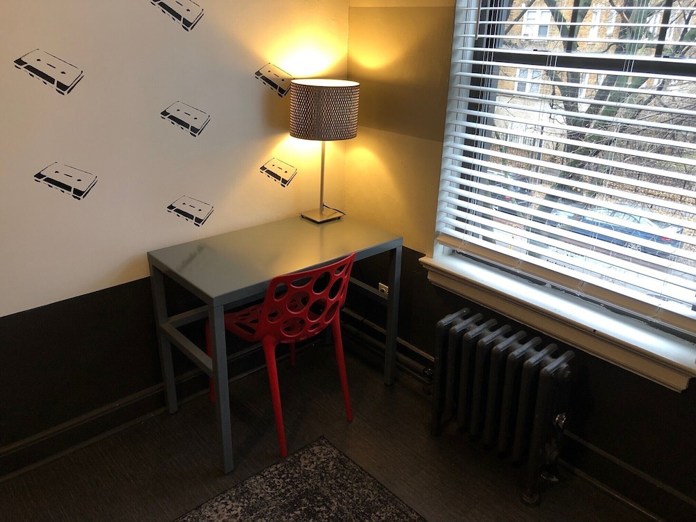Chicago Getaway Hostel 23/50