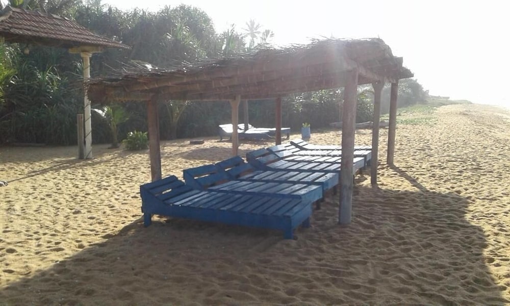 Ravana Beach Cabanas 16/36