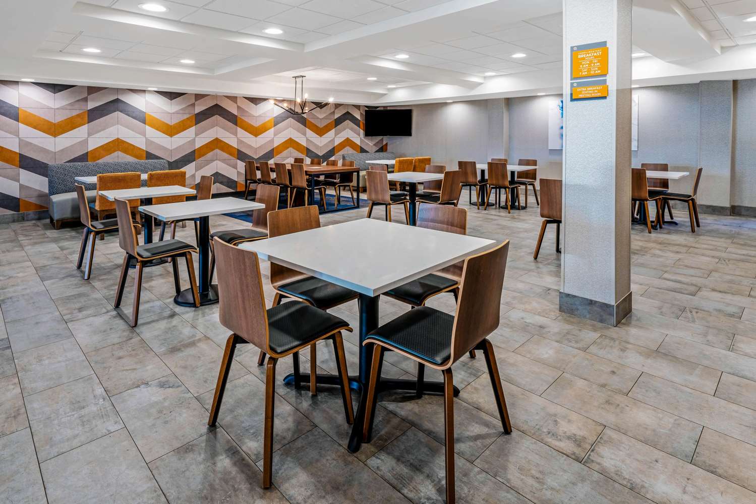 La Quinta Inn & Suites by Wyndham Kennewick 48/63