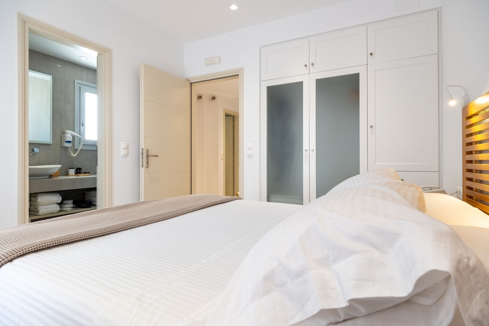 جناح سوبيريور بسريرين كوين بغرفتي نوم بحوض جاكوزي، Anemomylos Residence 5/10