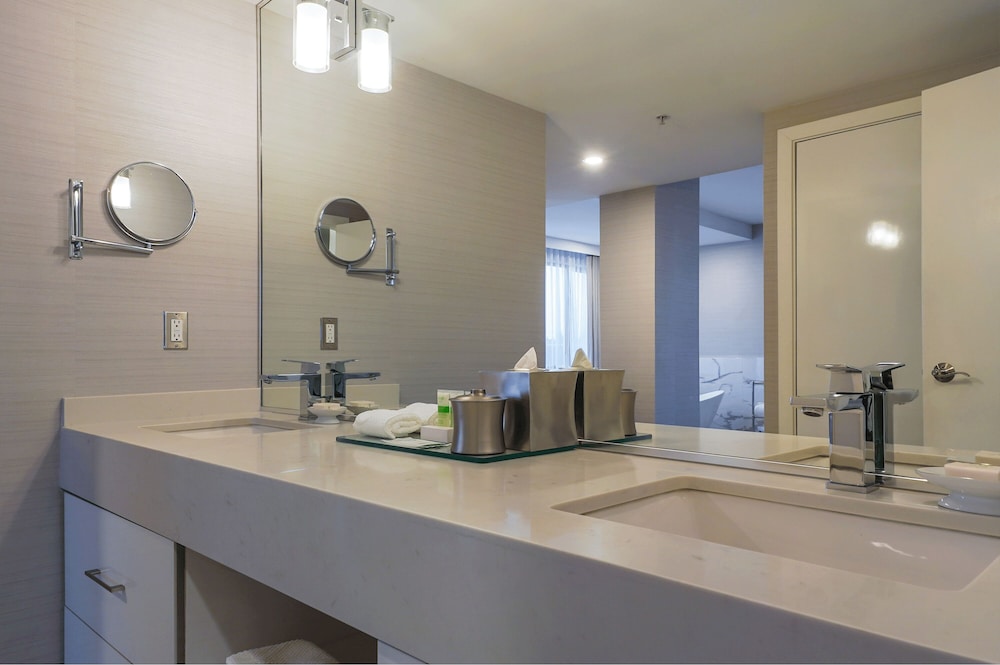 Executive Plaza Hotel Metro Vancouver 47/50