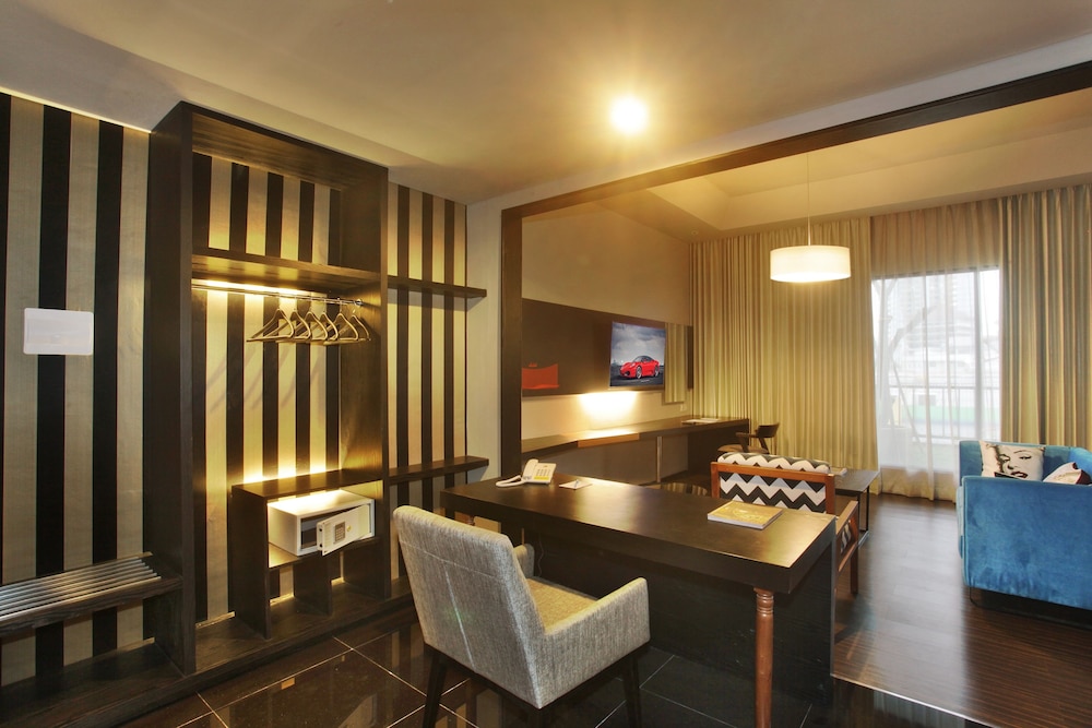 CABIN HOTEL 30/40