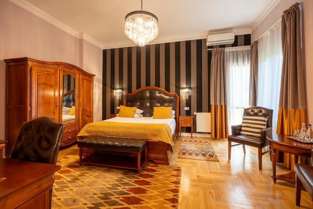 SUPERIOR, KING BED