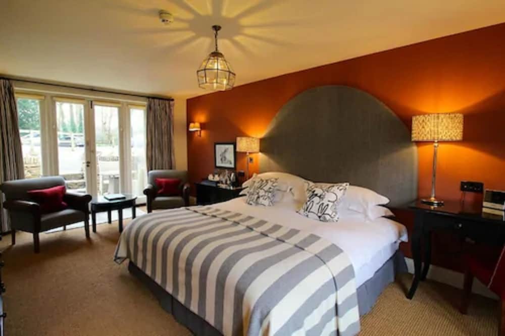 Magnolia, Suite, King Bed, Hot Tub
