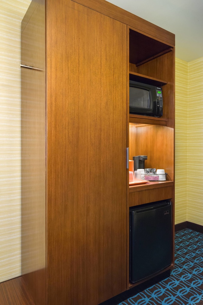 Fairfield Inn Suites By Marriott Paramus 16/47