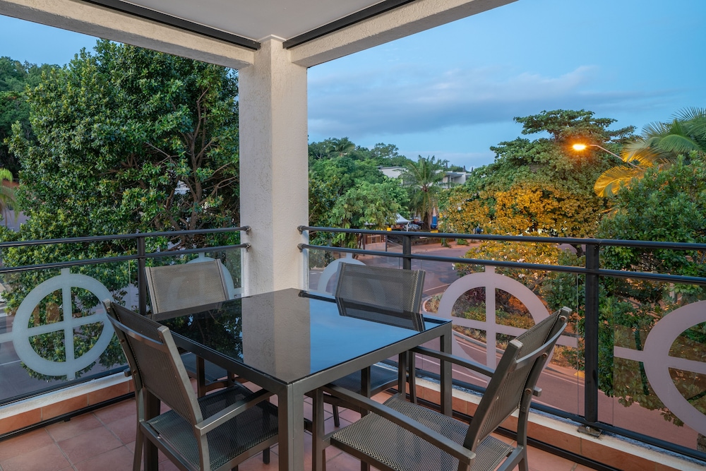 Regal Port Douglas 27/56