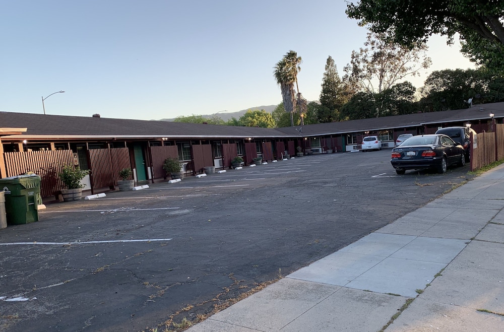 Pacheco Pass Motel 16/26