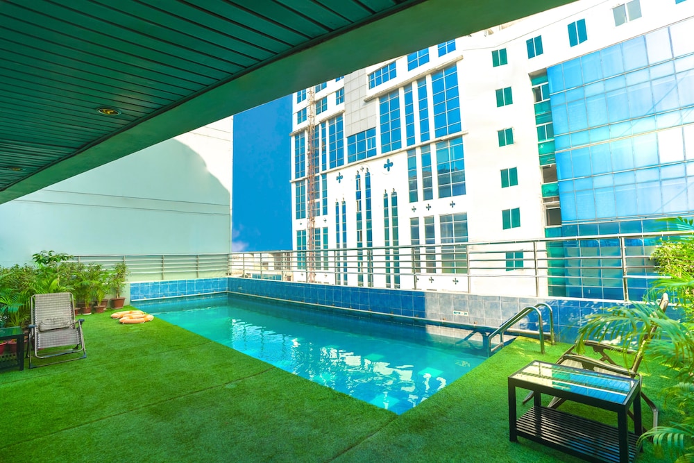 Hotel Sarina 45/77