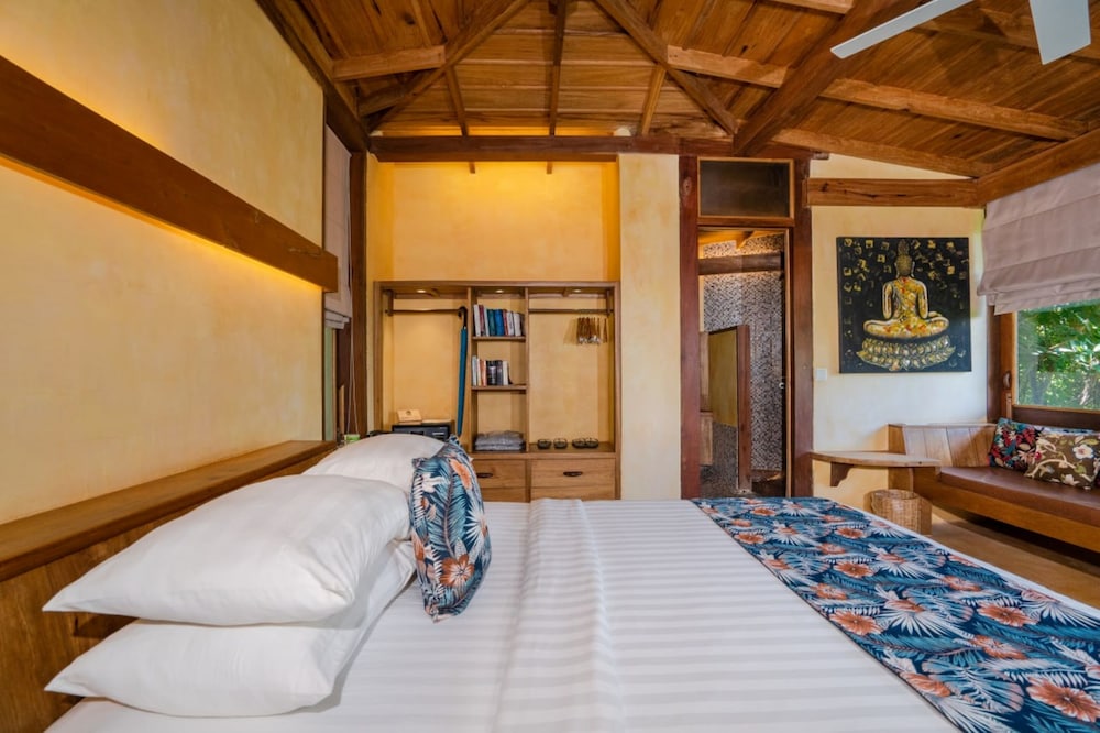 Retreat, Sunset, King Bed, Shared Balcony