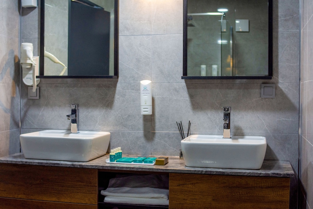 The Life Hotel & Spa 23/71