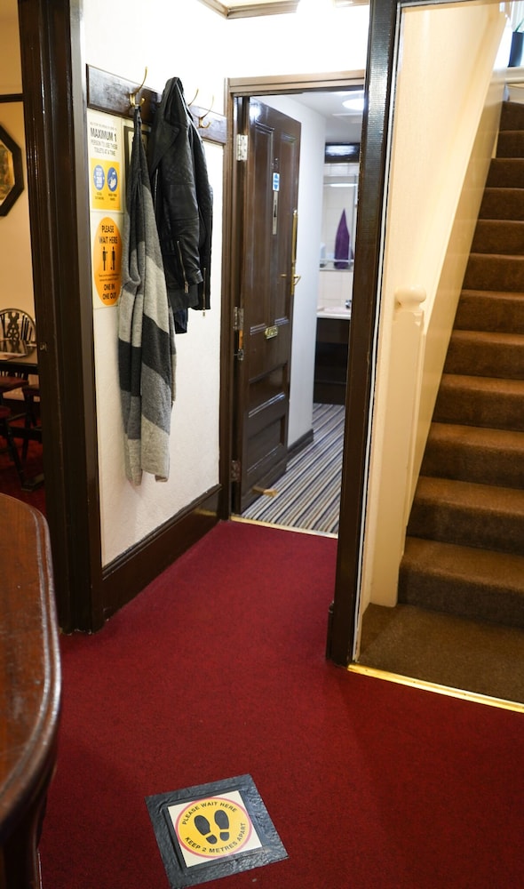 The Fox &amp; Hounds Hotel 14/36