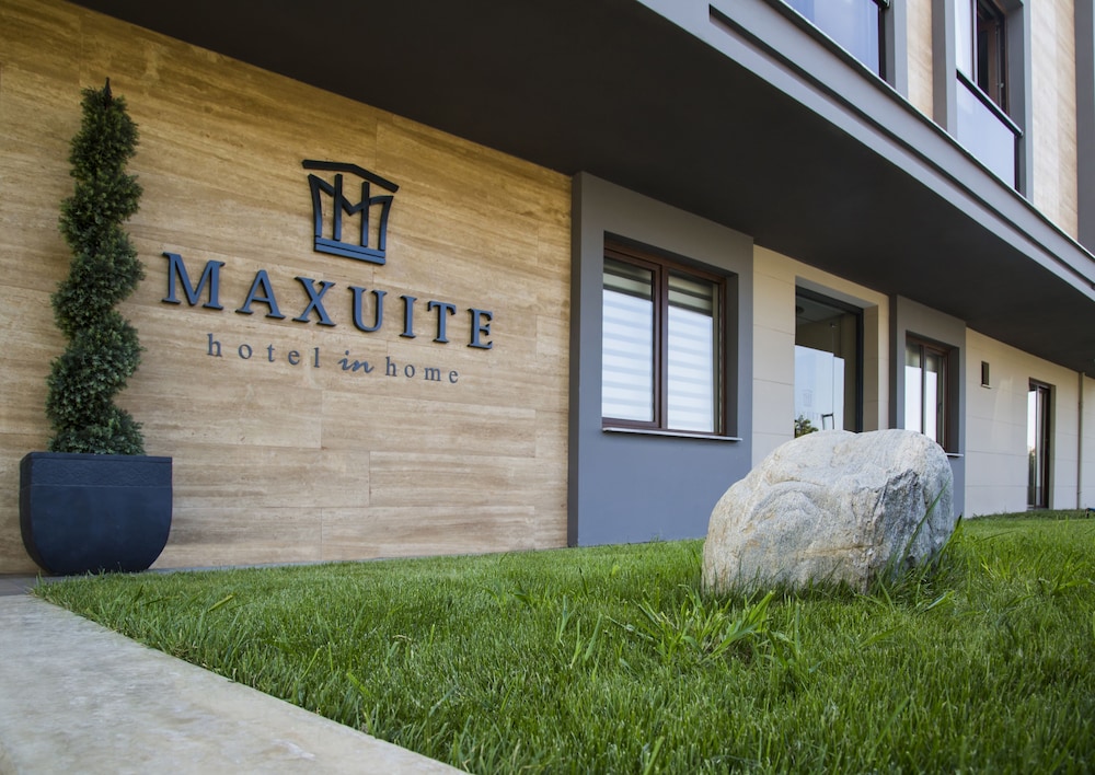 Maxuite Hotel In Home 6/37
