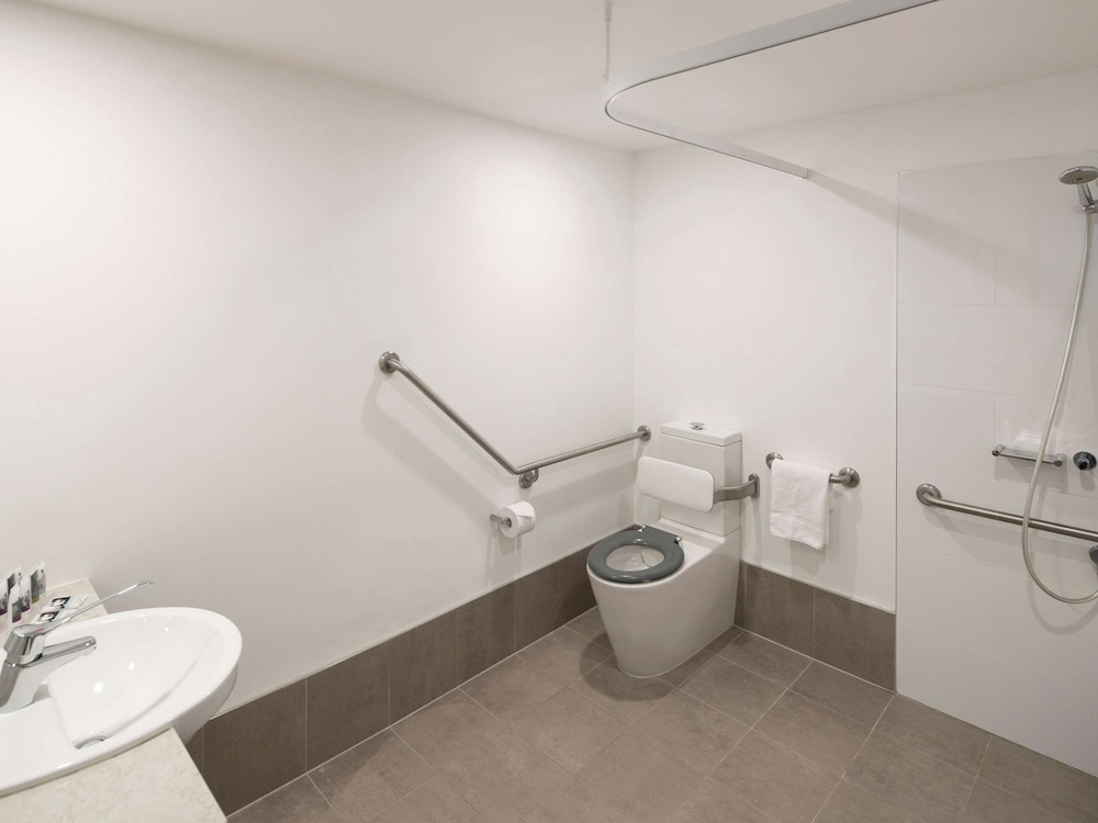 Mercure Sydney Blacktown 44/72