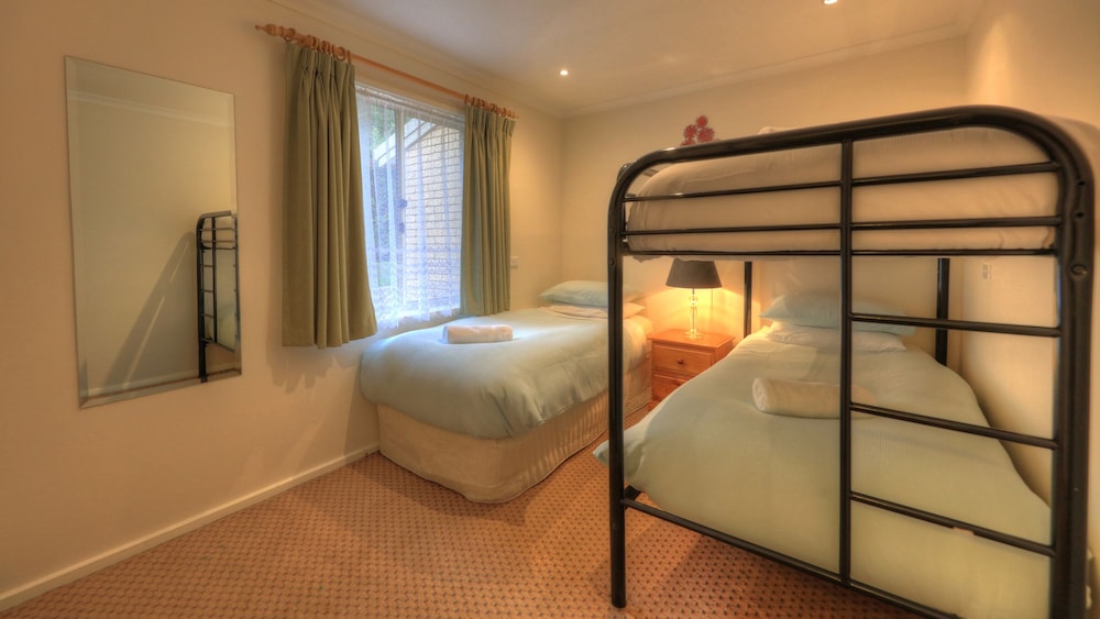 CHESTNUT TREE HOLIDAY APARTMENTS 15/50