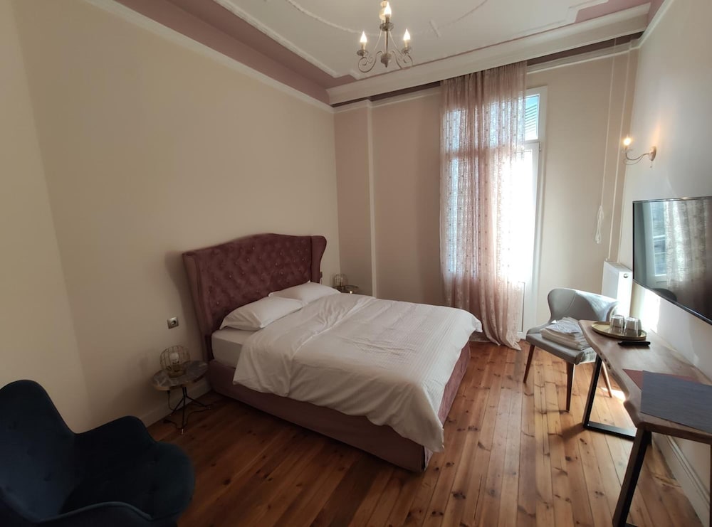 Alexandria Hotel 25/50