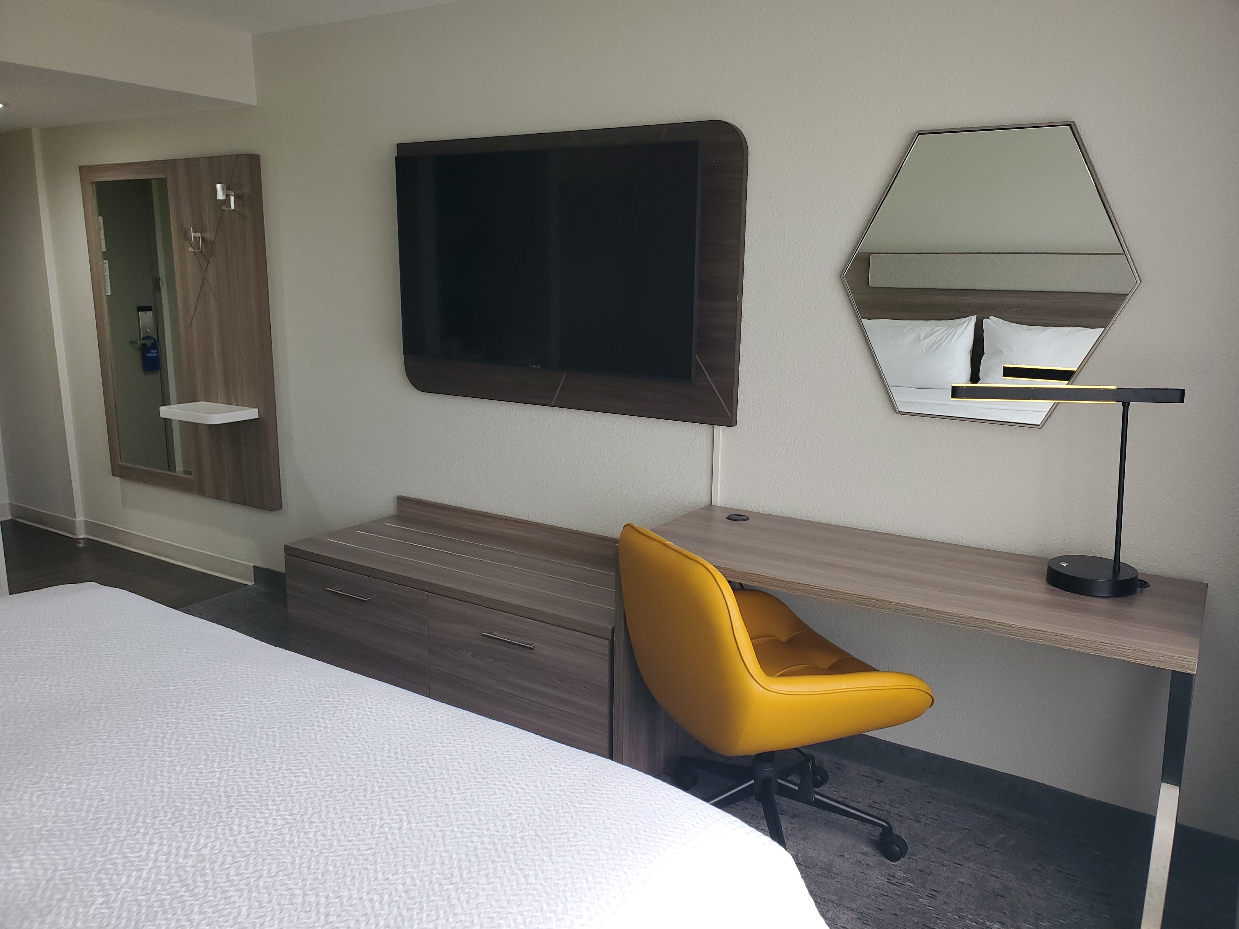 Holiday Inn Express Atlanta-Kennesaw 28/77