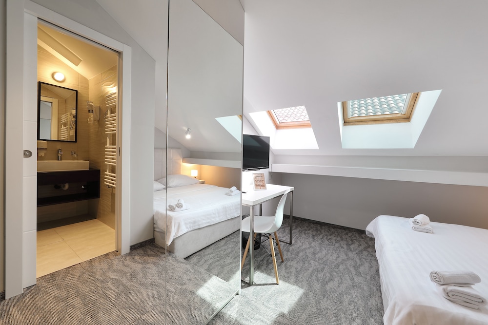 Downtown Boutique Hostel 13/50