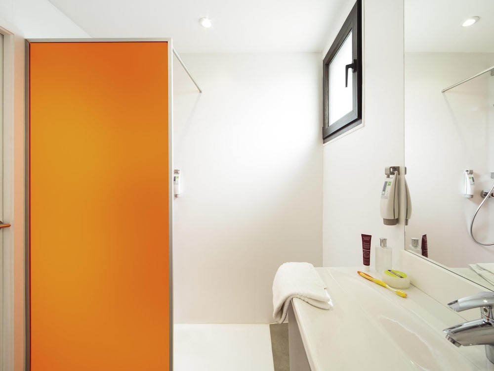 Hotel Ibis Styles Niort Poitou Charentes 26/28