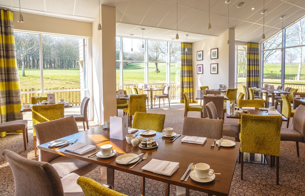Sandford Springs Hotel & Golf Club 25/50