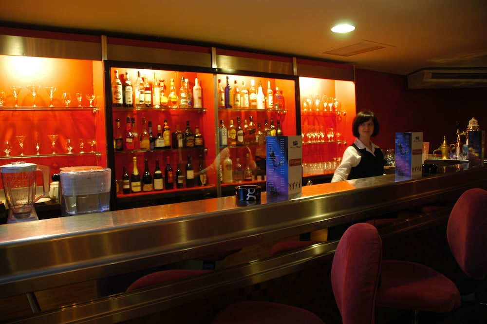 MINA HOTEL 36/65