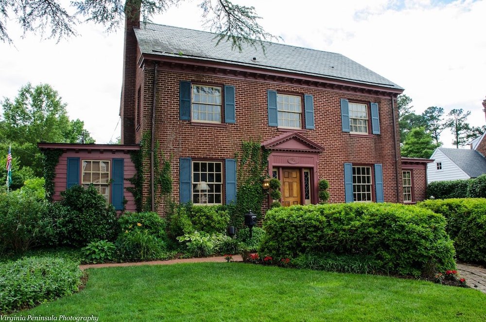 Williamsburg Manor B&amp;B 46/50