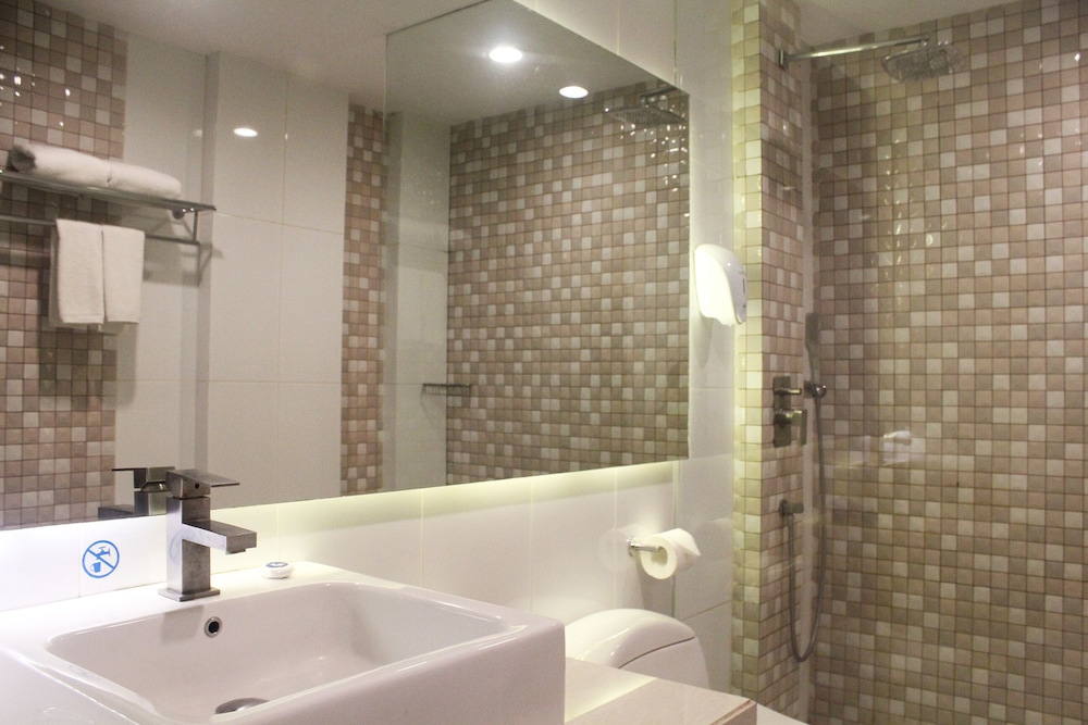 Bonnet Hotel 14/34