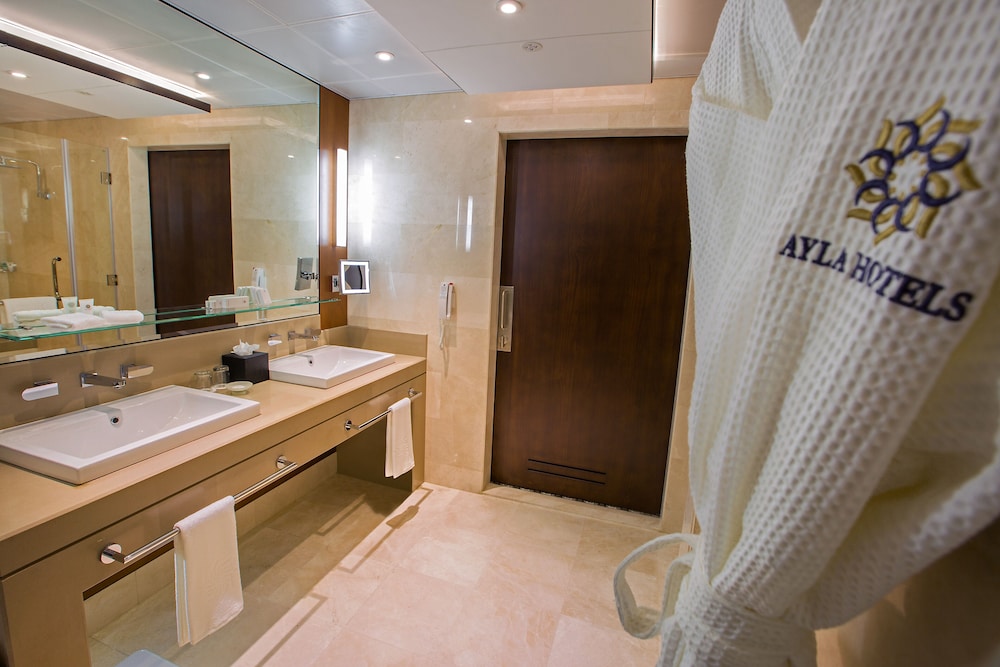 Ayla Grand Hotel 50/50